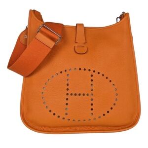 SOLD**Hermès - Evelyne leather crossbody bag
Very good condition
Orange, Leather